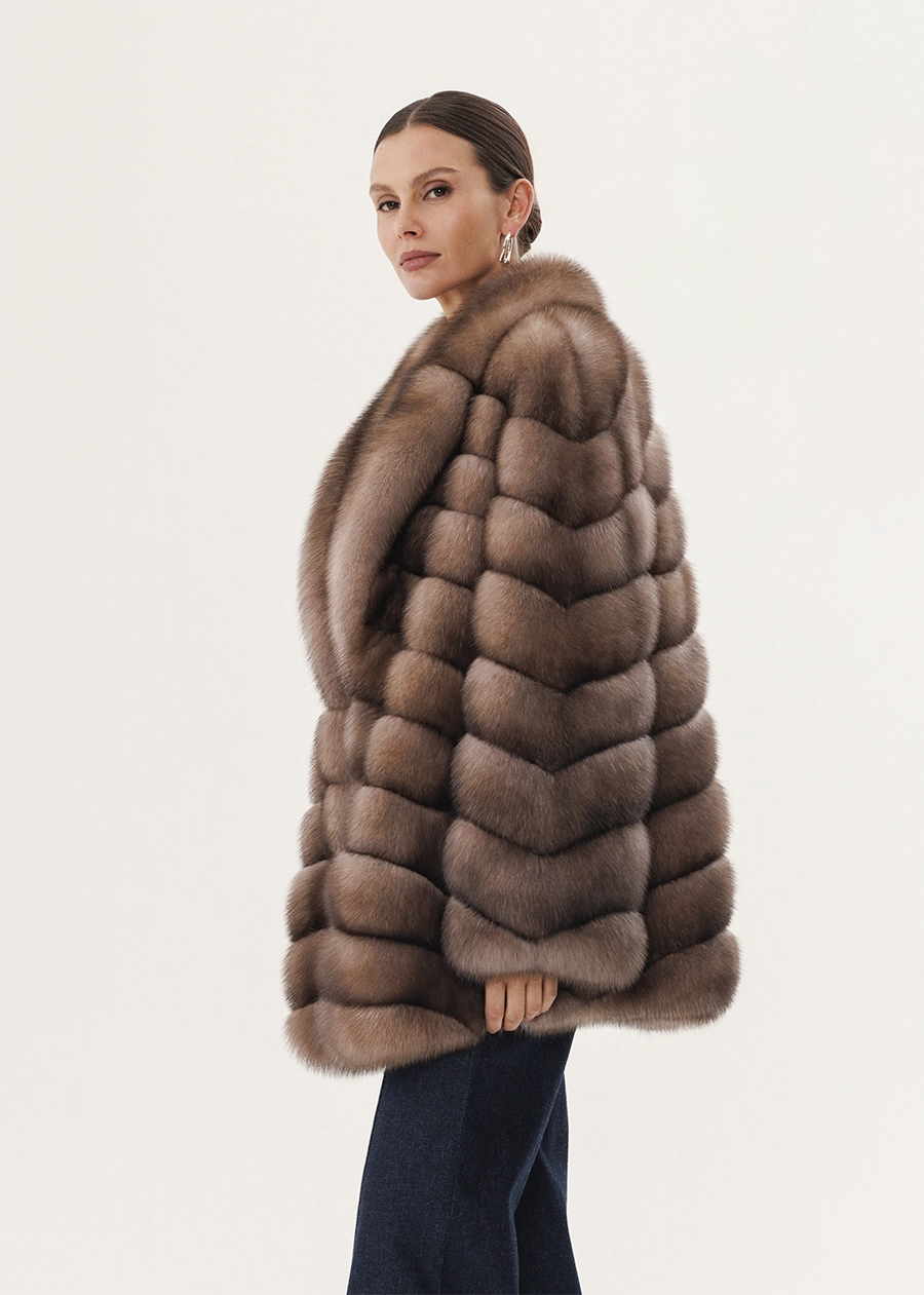 Шуба из соболя с рукавом в технике Chevron Wave