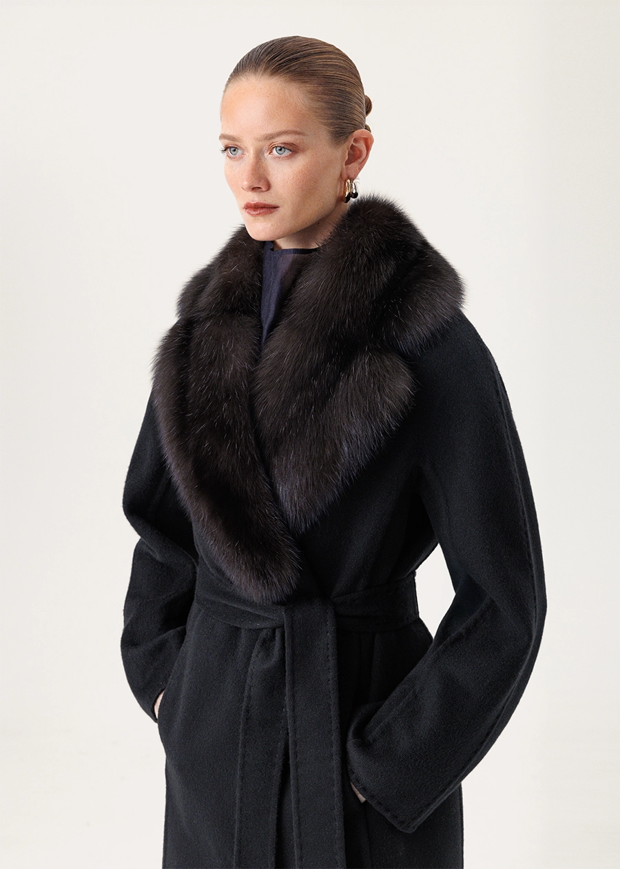 Кашемировое пальто с цельным английским воротником из меха соболя