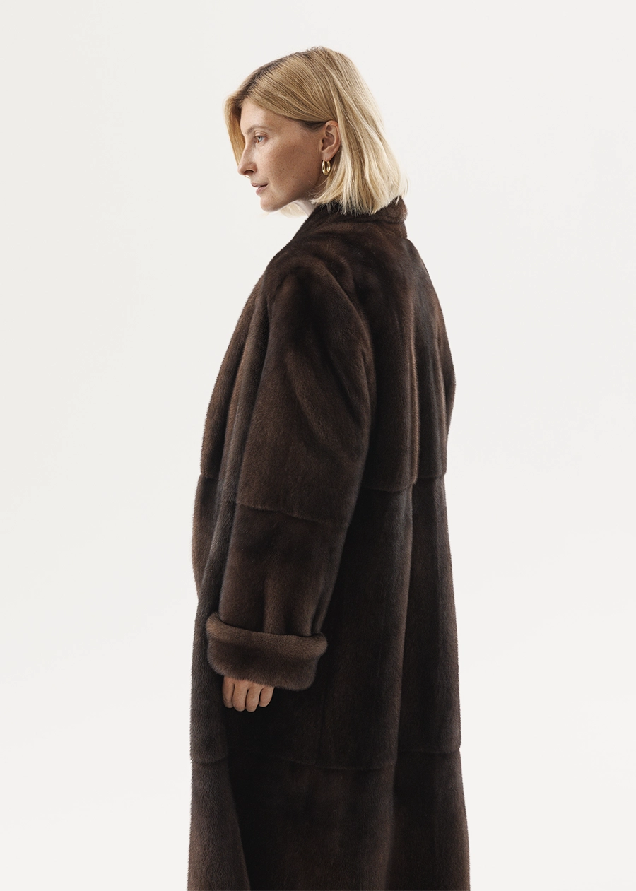 Длинная норковая шуба в ореховом оттенке