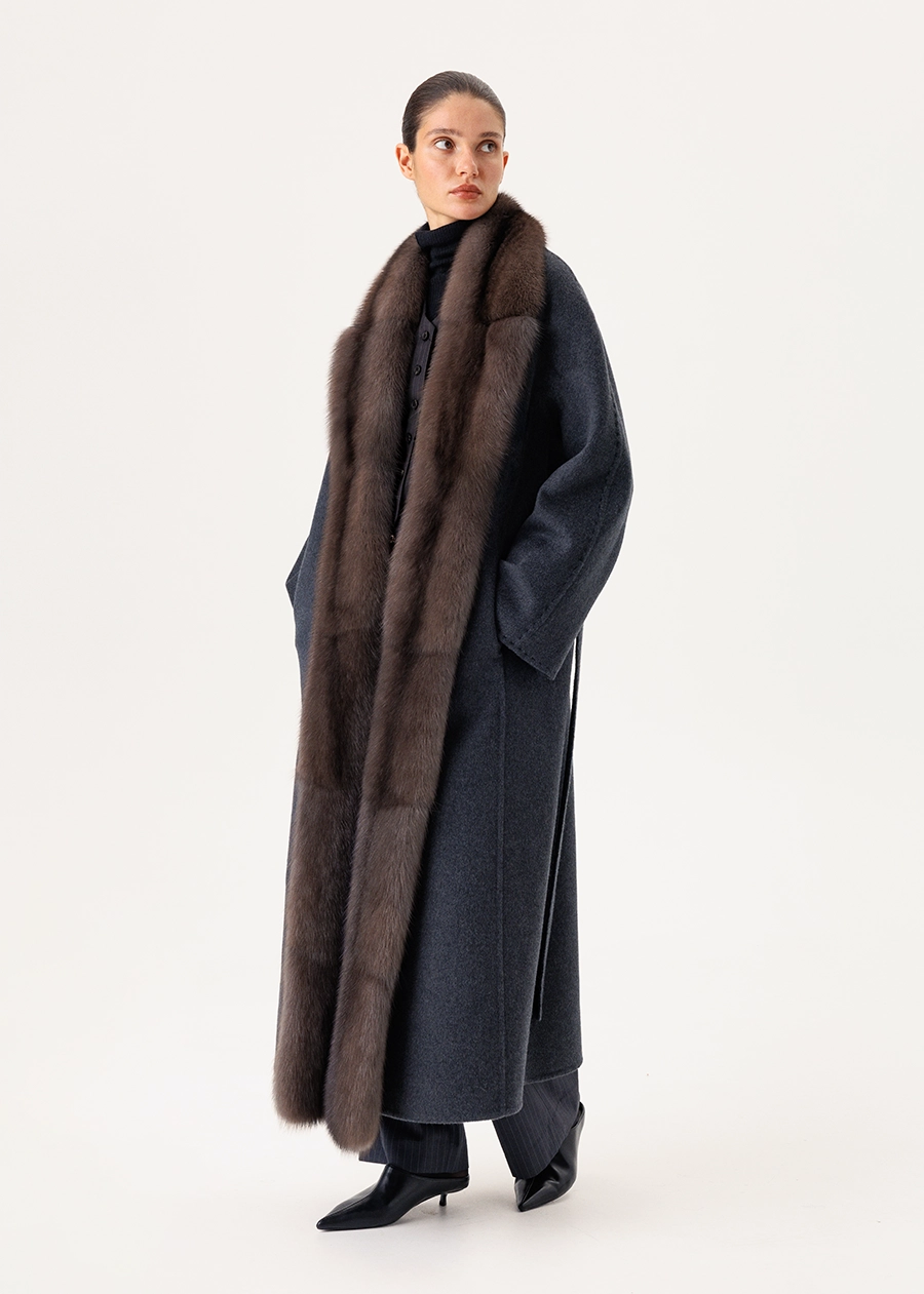 Кашемировое пальто с цельной отворотной опушкой