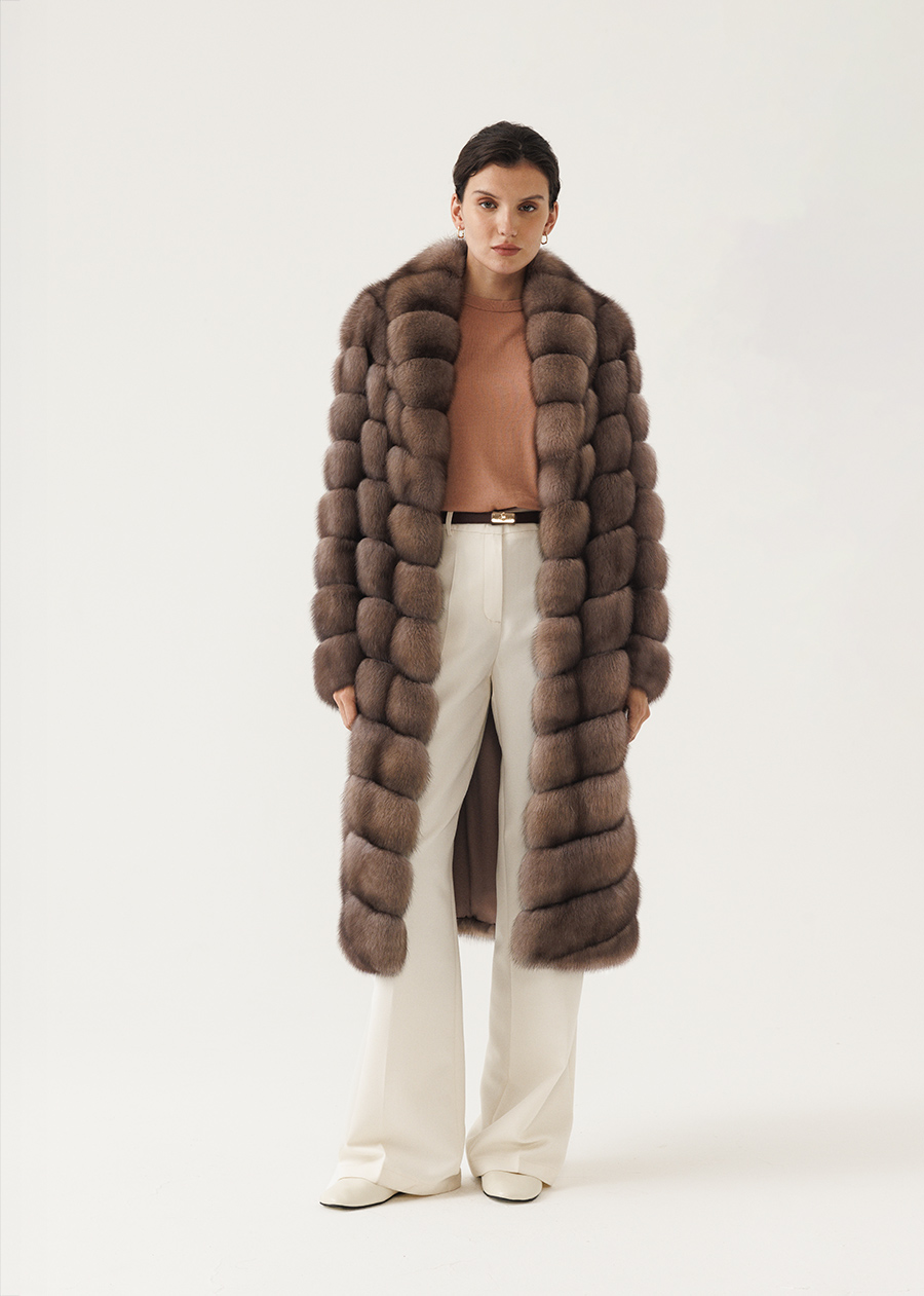 Шуба из меха соболя диагональной раскладки с шалевым воротником
