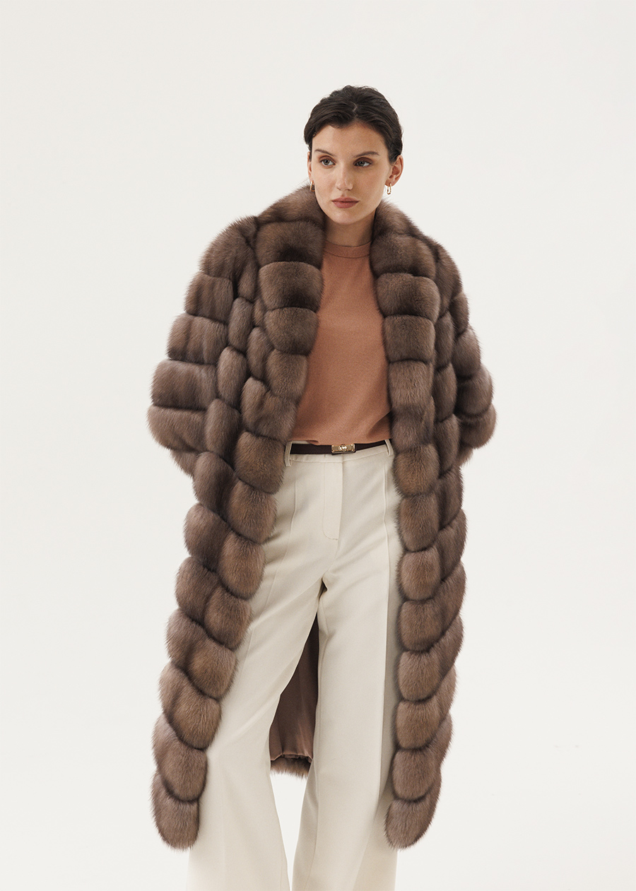 Шуба из меха соболя диагональной раскладки с шалевым воротником