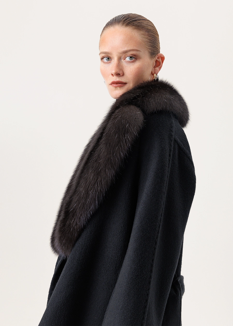 Кашемировое пальто с цельным английским воротником из меха соболя