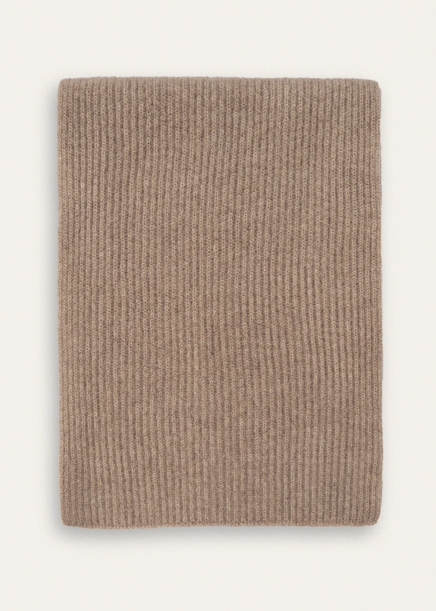Кашемировый бежевый шарф в английскую резинку