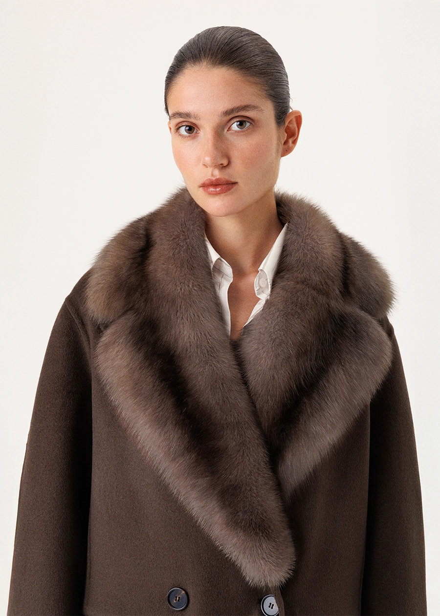 Двубортное пальто из кашемира с цельным английским воротником