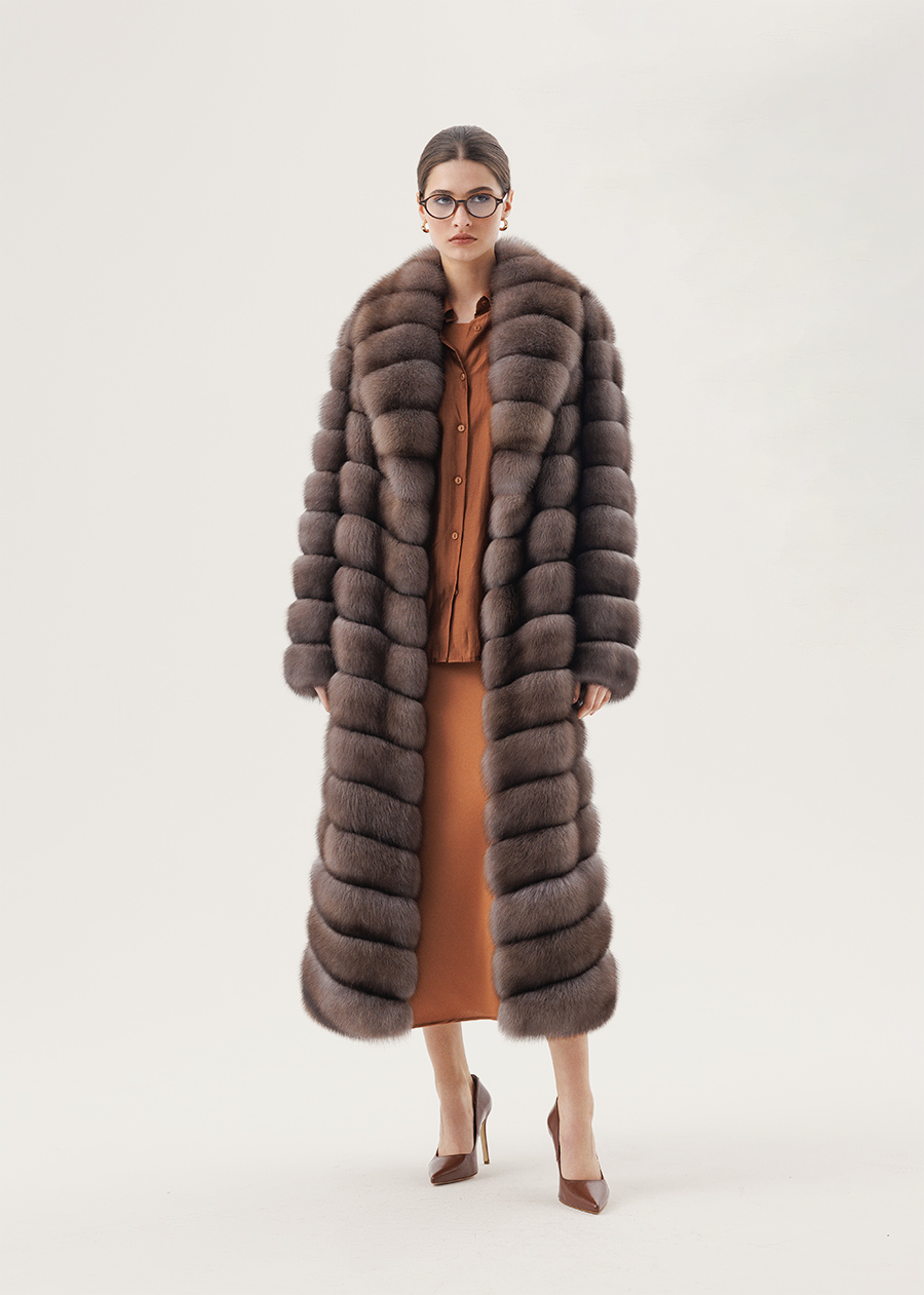 Классическая модель шубы из соболя с объёмным шалевым воротником