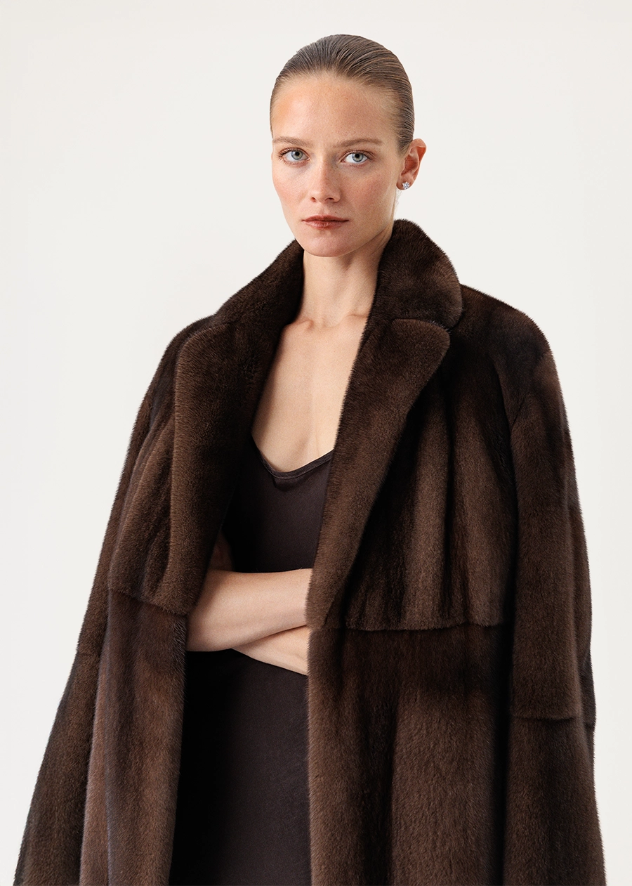 Шуба из меха норки с английским воротником