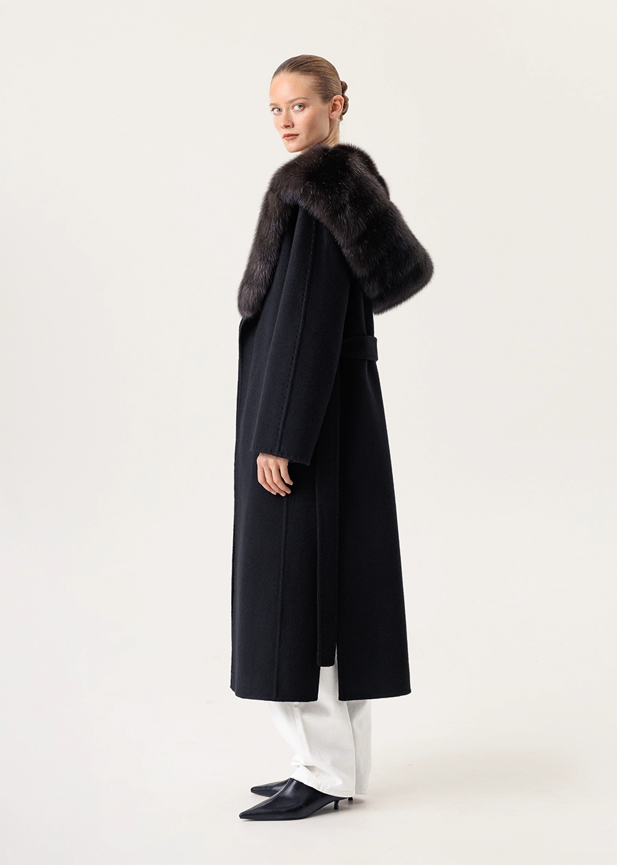 Чёрное кашемировое пальто с воротником переходящим в капюшон