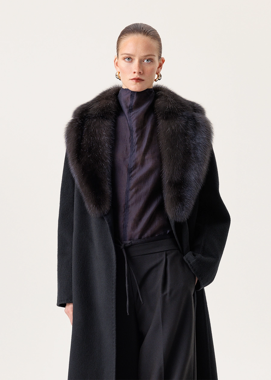 Кашемировое пальто с цельным английским воротником из меха соболя