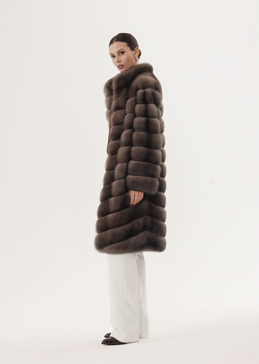 Длинная шуба из соболя с воротником-стойкой