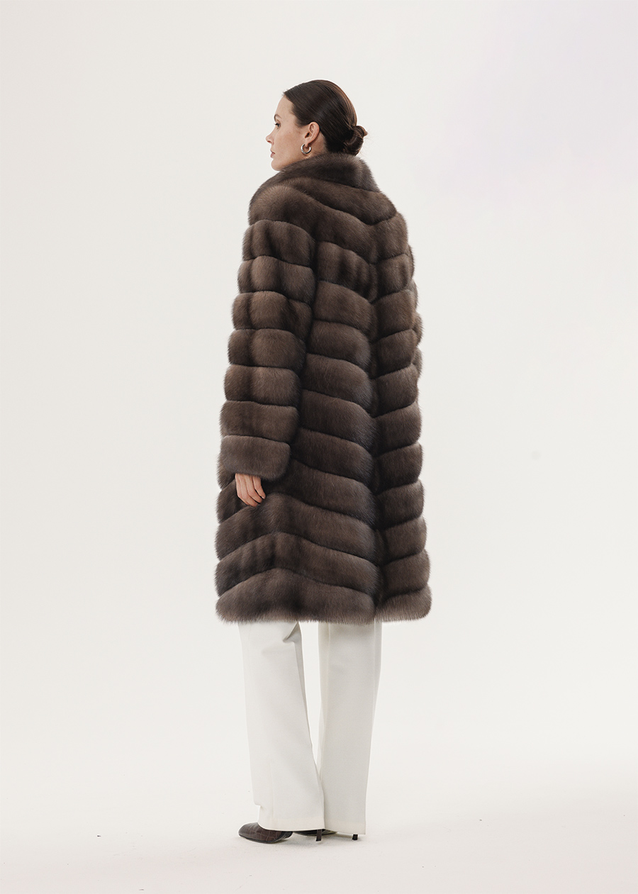 Длинная шуба из соболя с воротником-стойкой