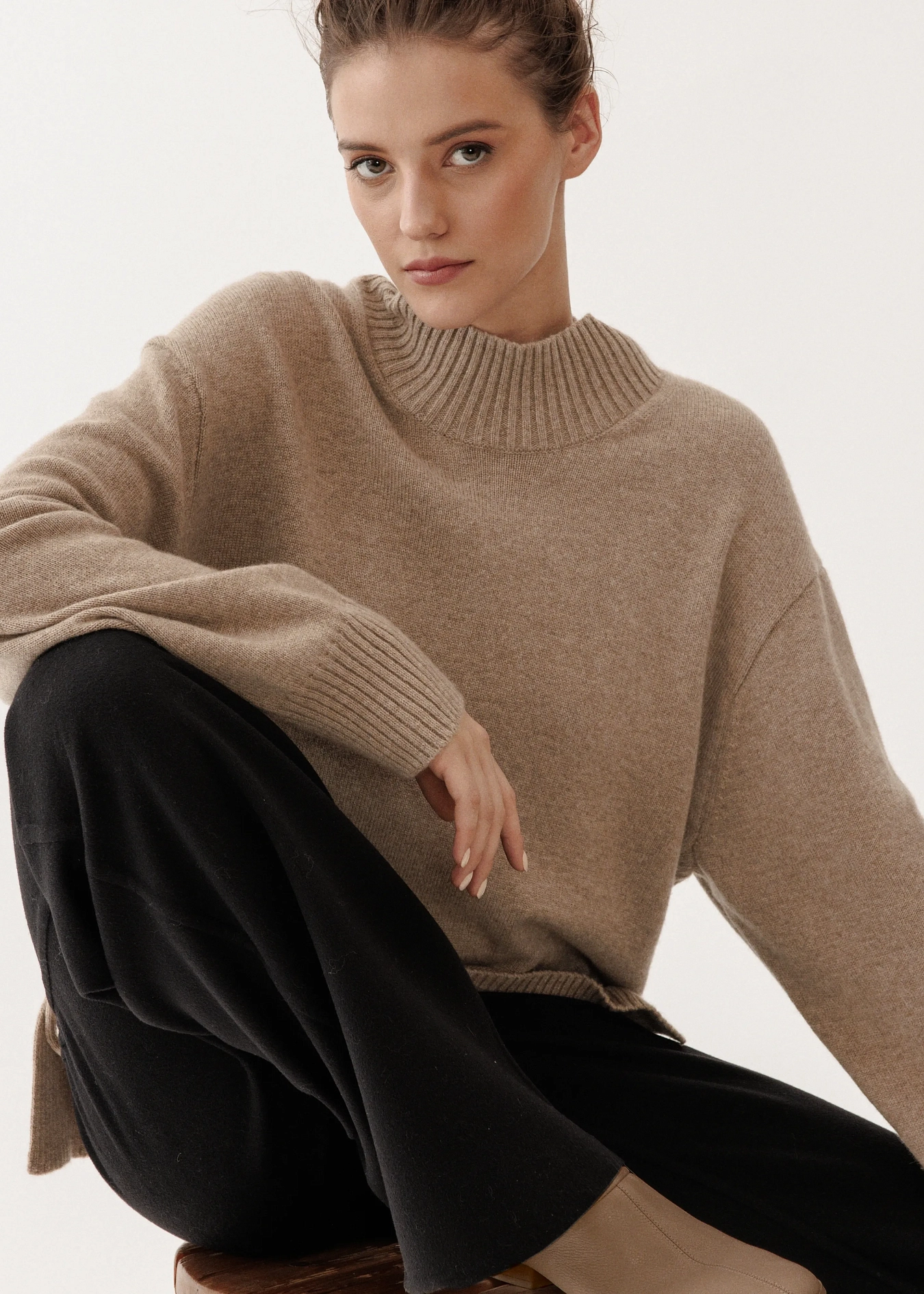 Джемпер из вязанного кашемира в бежевом оттенке