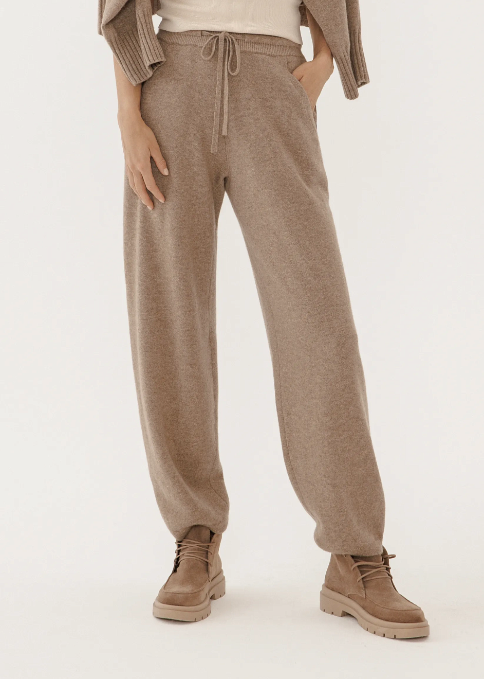 Брюки из кашемира с резинкой по низу изделия