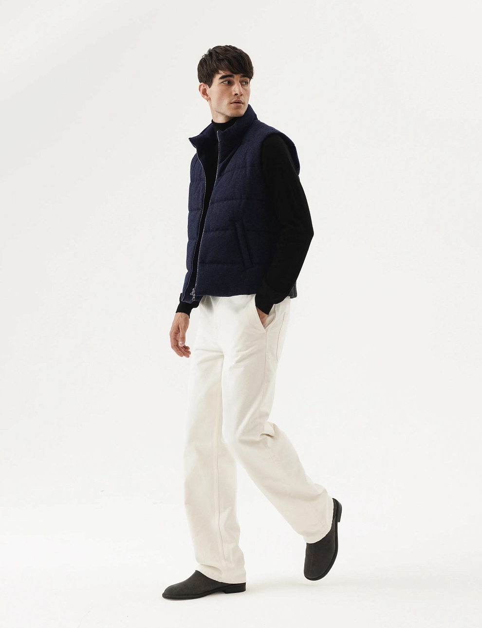 Кашемировый жилет в классическом тёмно-синем оттенке